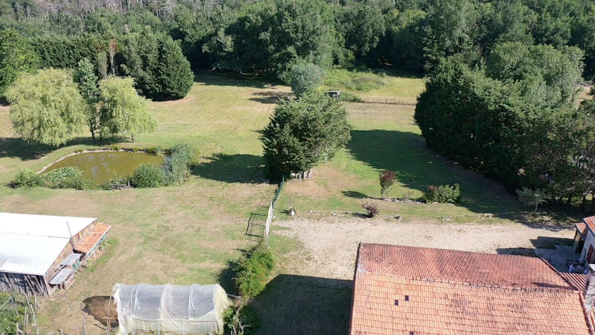 Maison à LA ROCHE-CHALAIS