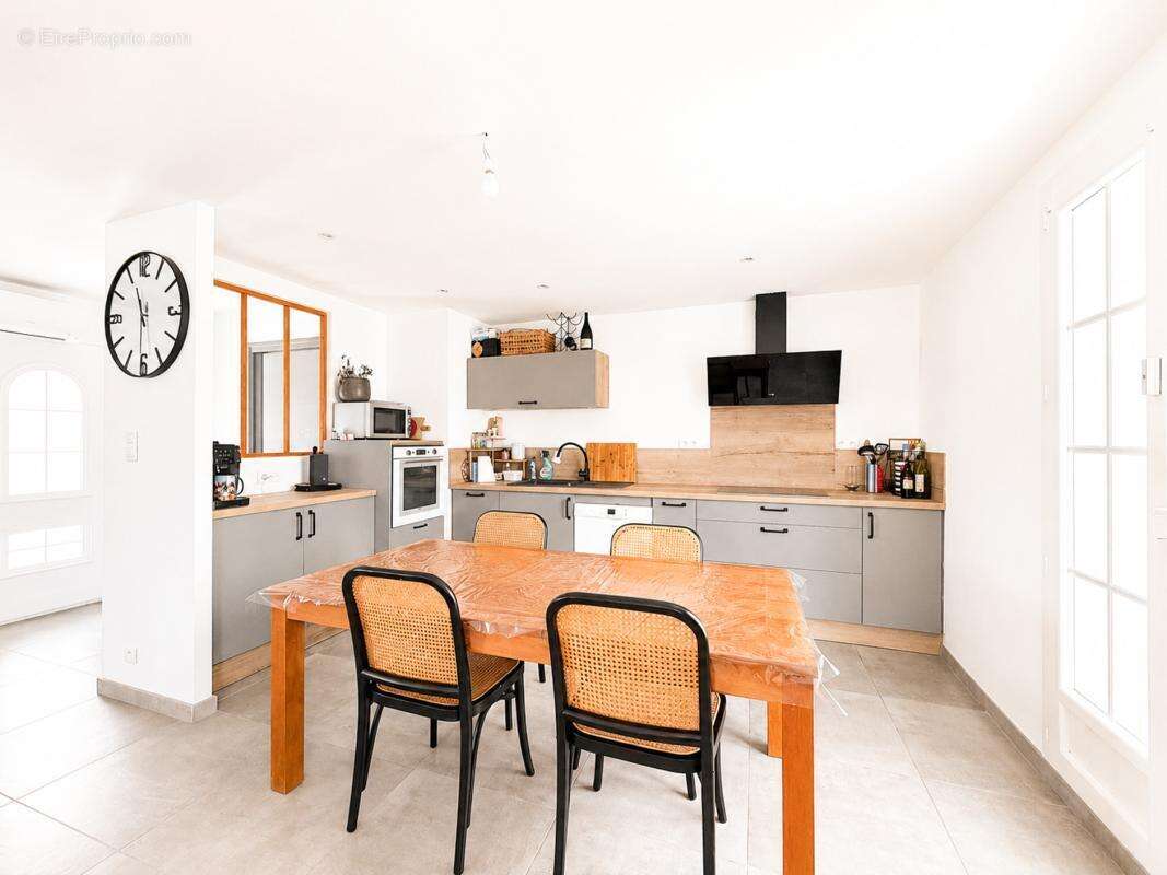 Maison 100 m² à Violes  - photo 5