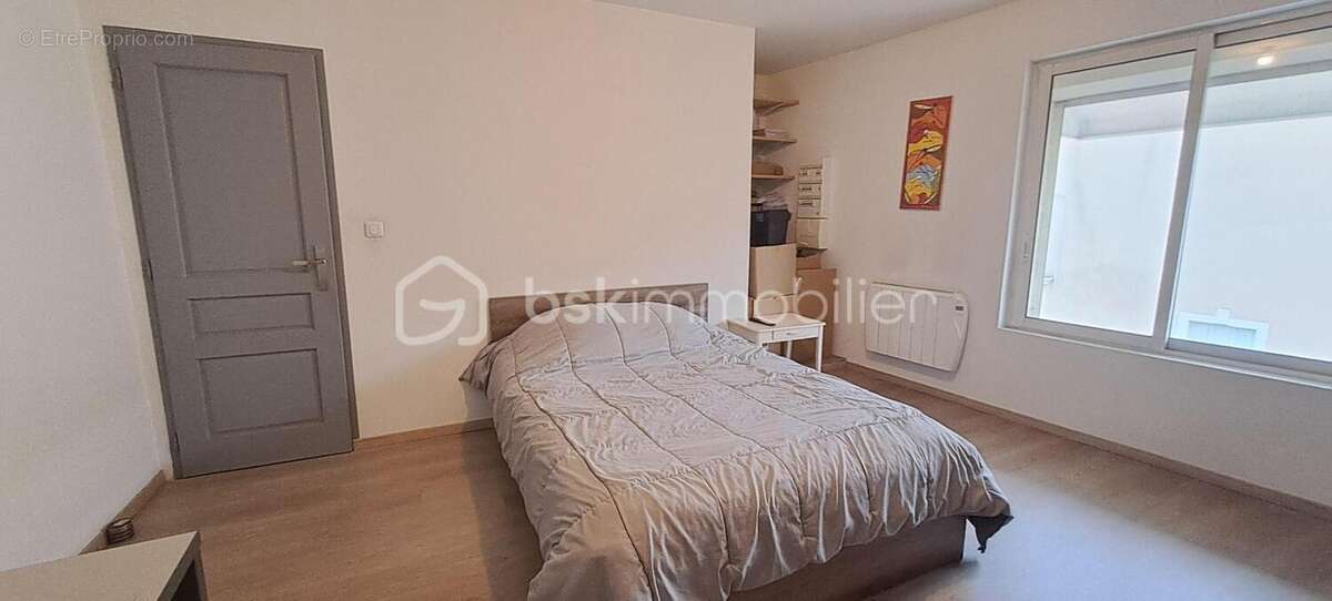 Appartement à UCHAUD