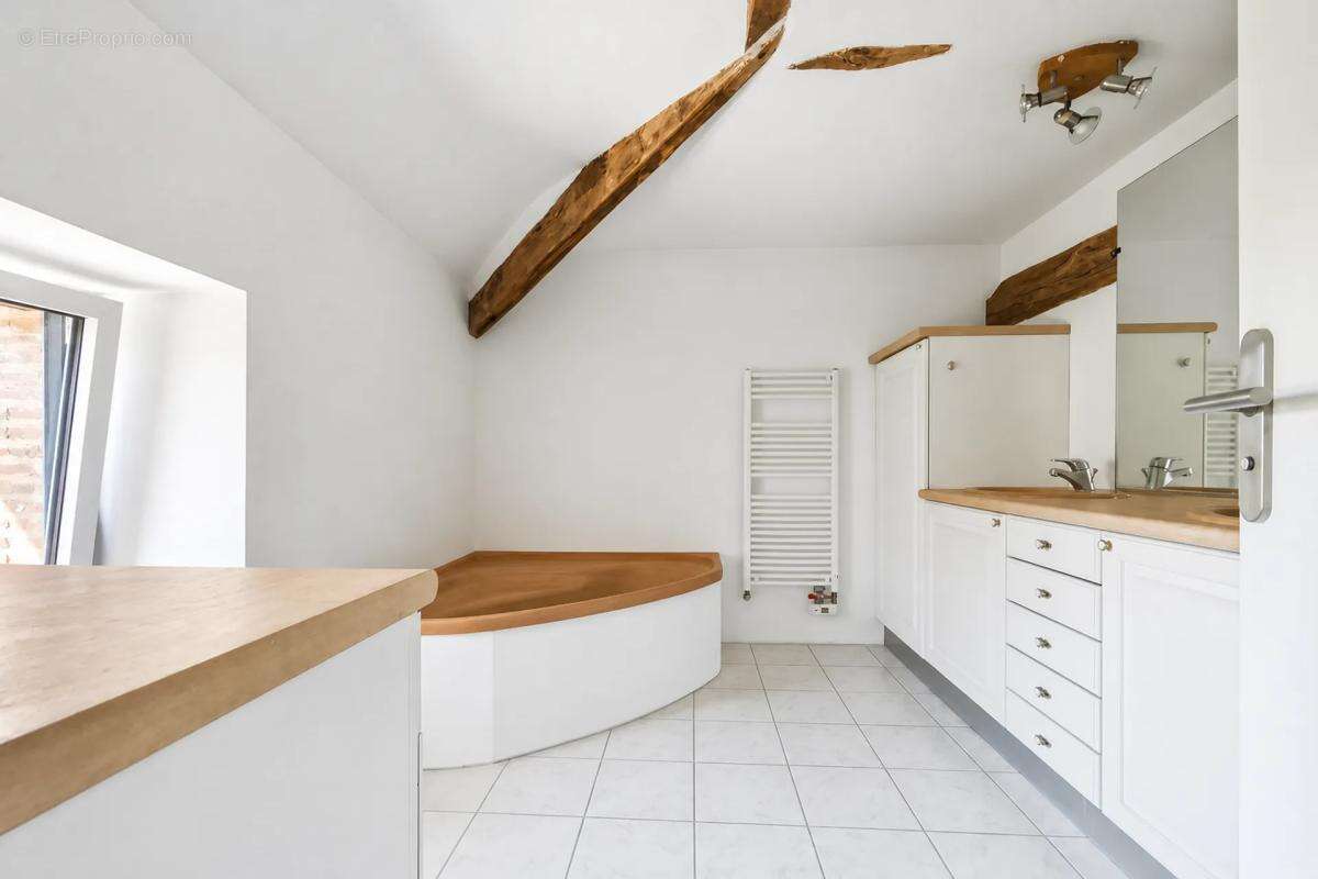 Maison à SAINT-MACAIRE-EN-MAUGES