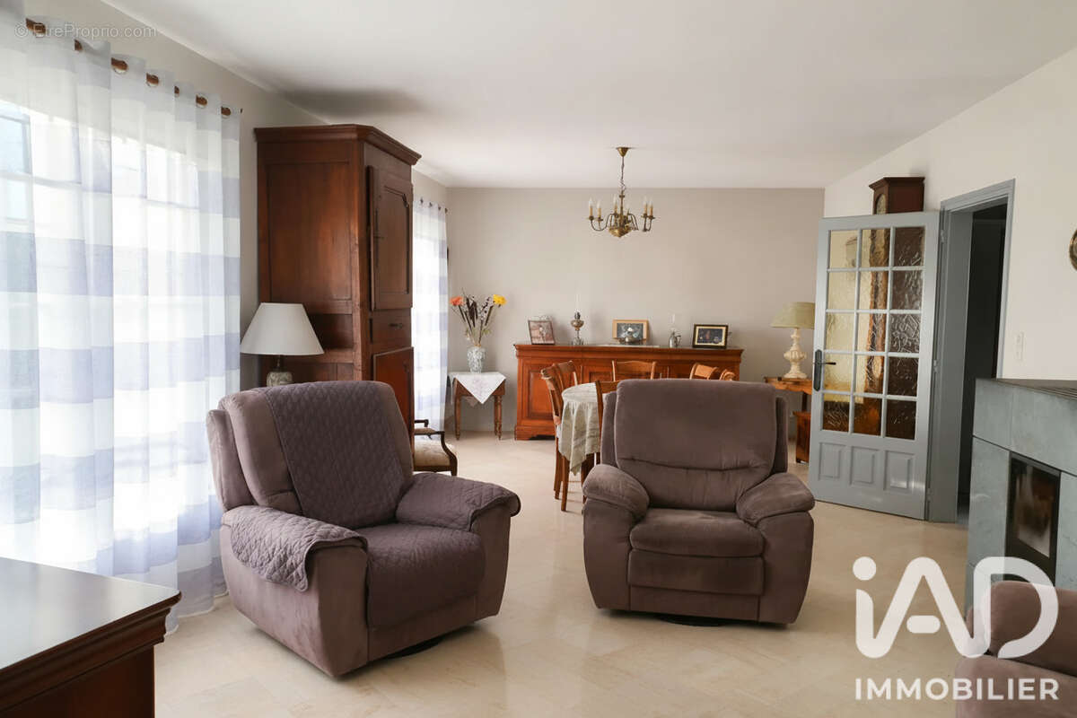 Maison 200 m² à Chasseneuil-Sur-Bonnieure  - photo 4
