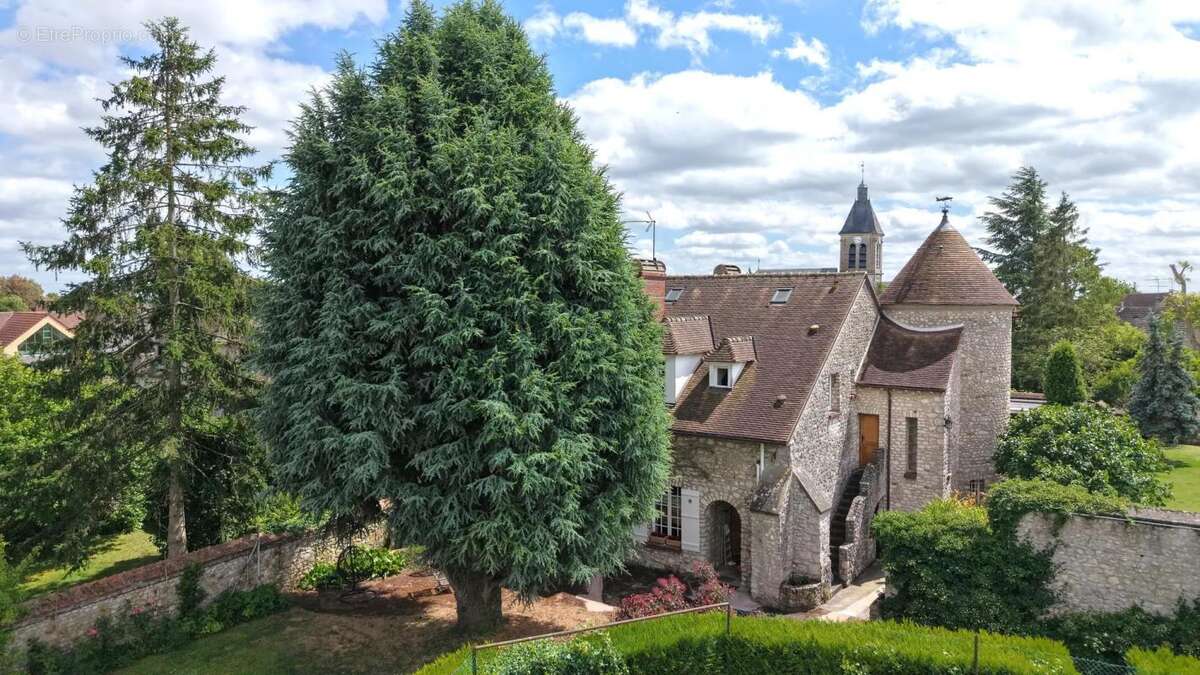 Maison à DAMMARTIN-EN-SERVE