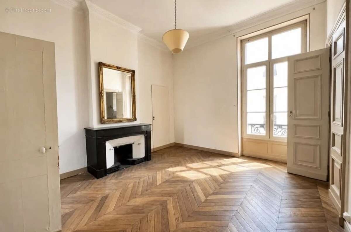 Appartement 206 m² à Nimes  - photo 7