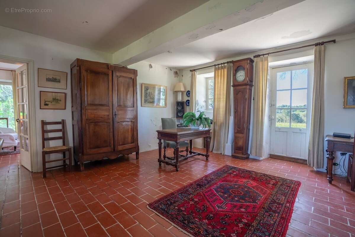 Maison 400 m² à Carcassonne  - photo 4