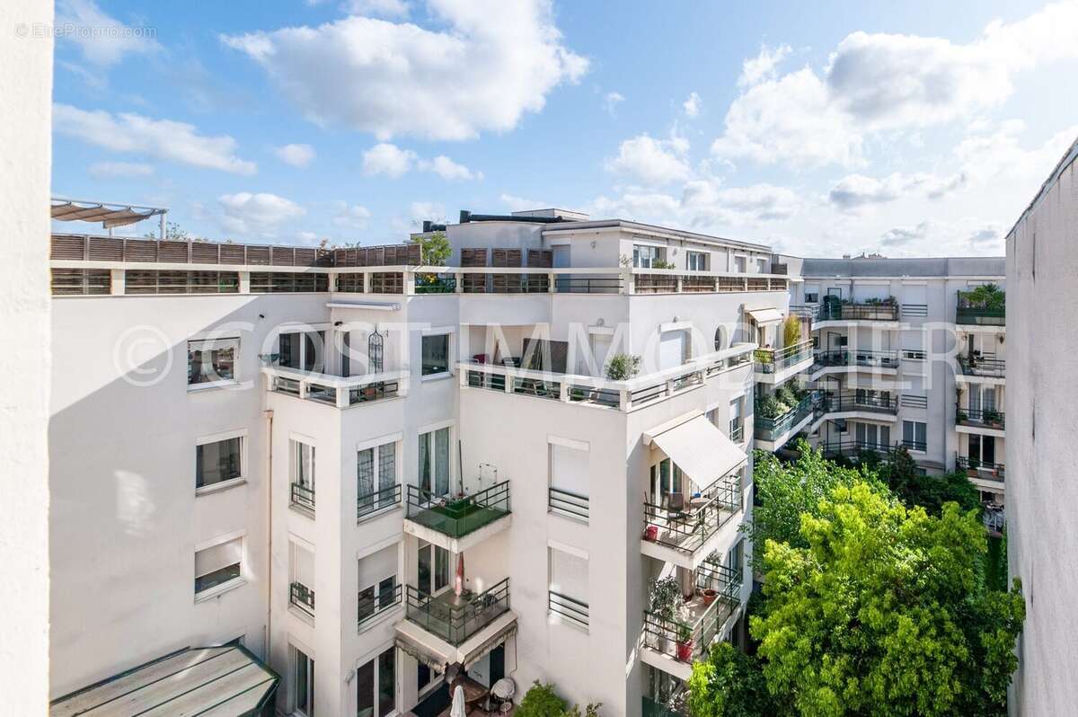 Appartement à COURBEVOIE