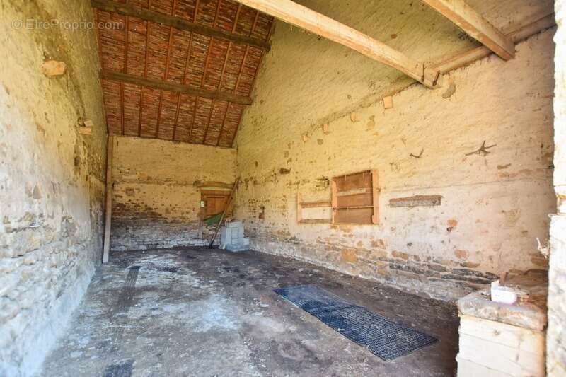 Maison à SAINT-SERNIN-DU-PLAIN