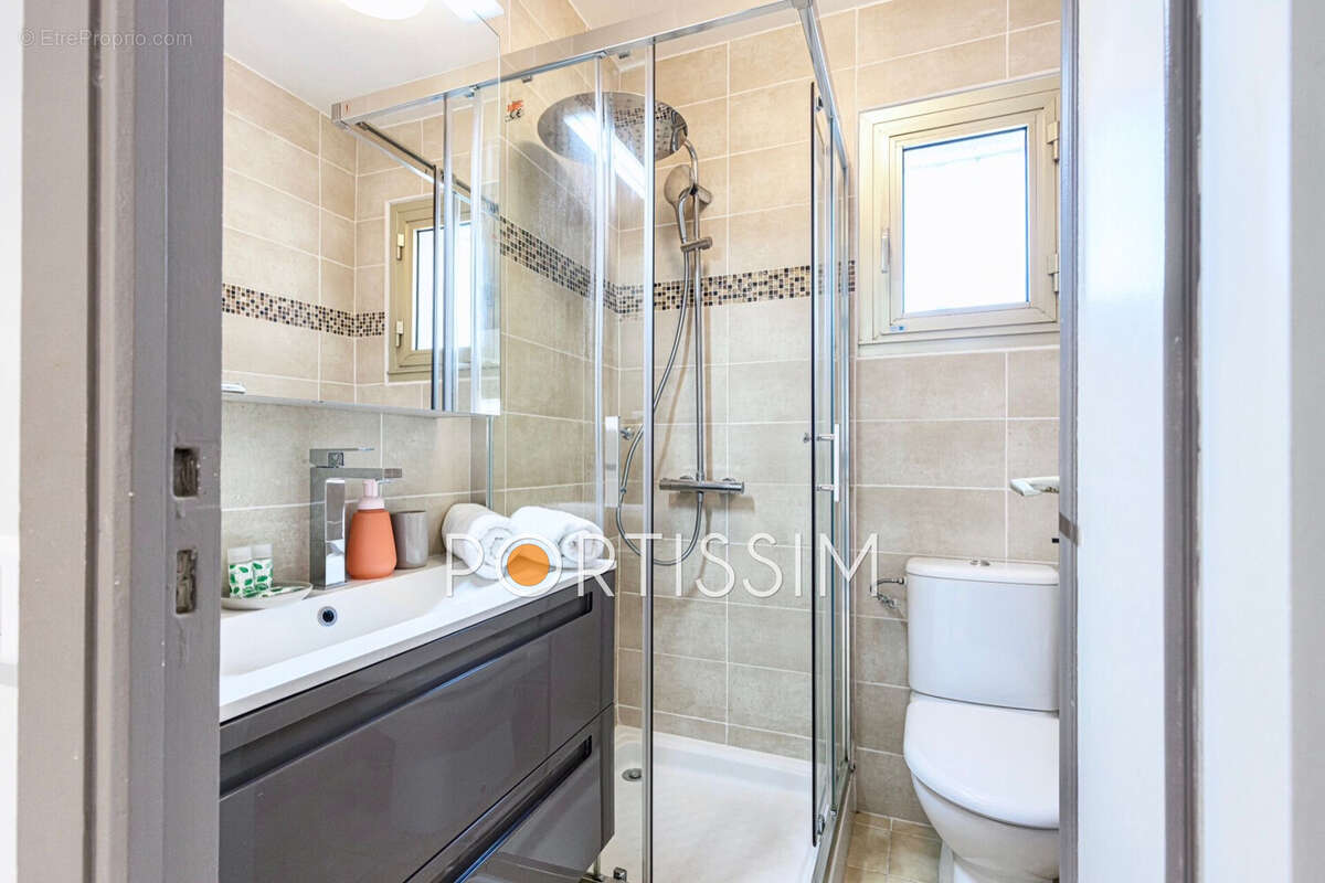 Appartement à SAINT-LAURENT-DU-VAR
