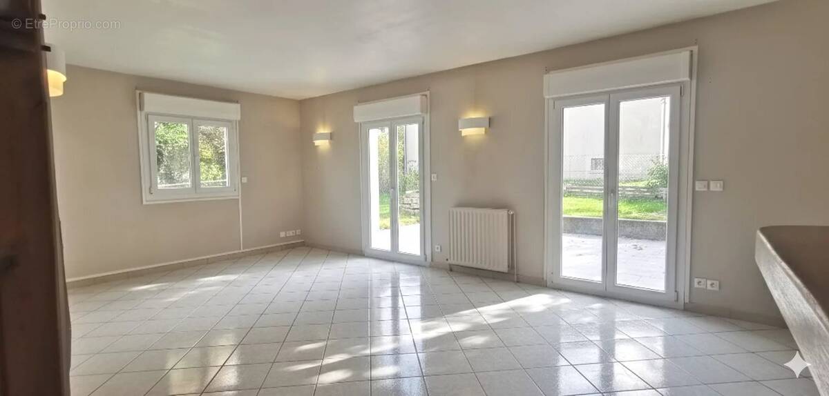 Maison à LA CHAPELLE-SAINT-LUC