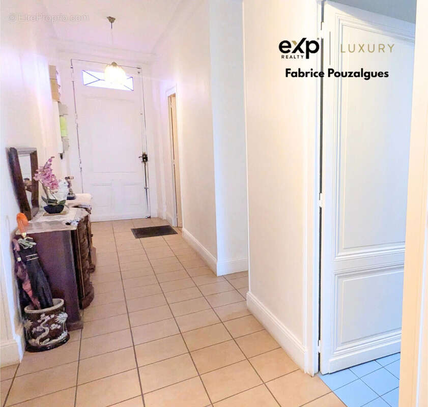 Maison 280 m² à Fargues-Saint-Hilaire  - photo 7