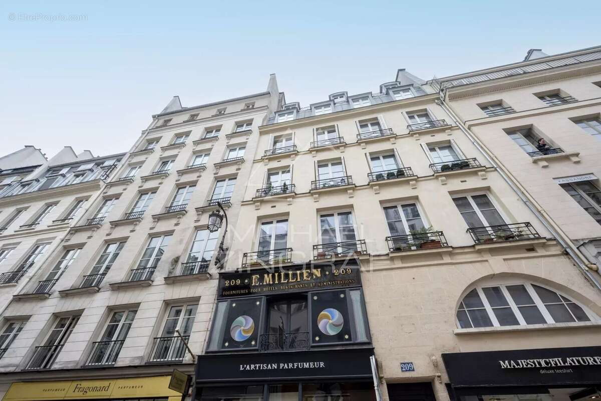 Appartement à PARIS-1E