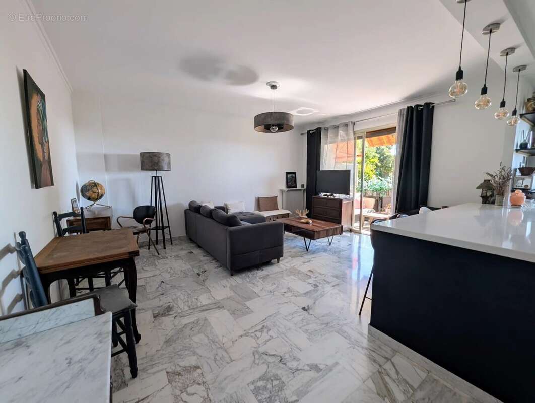 Appartement à MANDELIEU-LA-NAPOULE