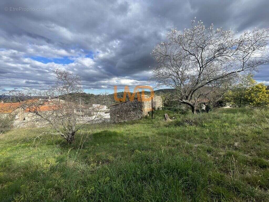 Terrain à bâtir de 881 m2 avec grange de 40 m2 au sol viabilisée - photo 6