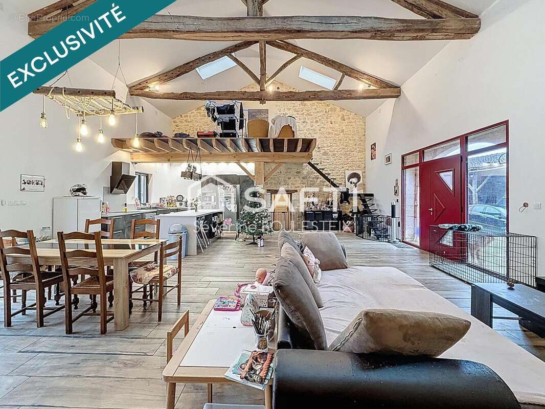 Photo 2 - Maison à CHAZELLES