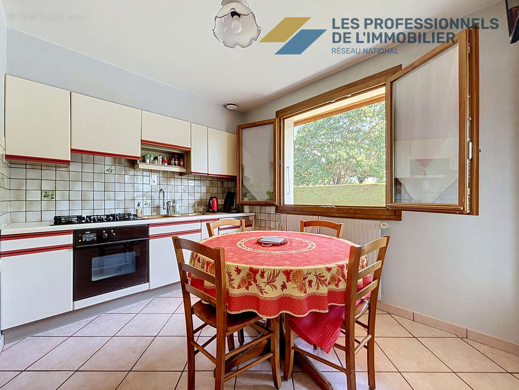 Maison traditionnelle de plain-pied de 129,25 m2 habitable, sur un terrain de 1 760 m2 - photo 6