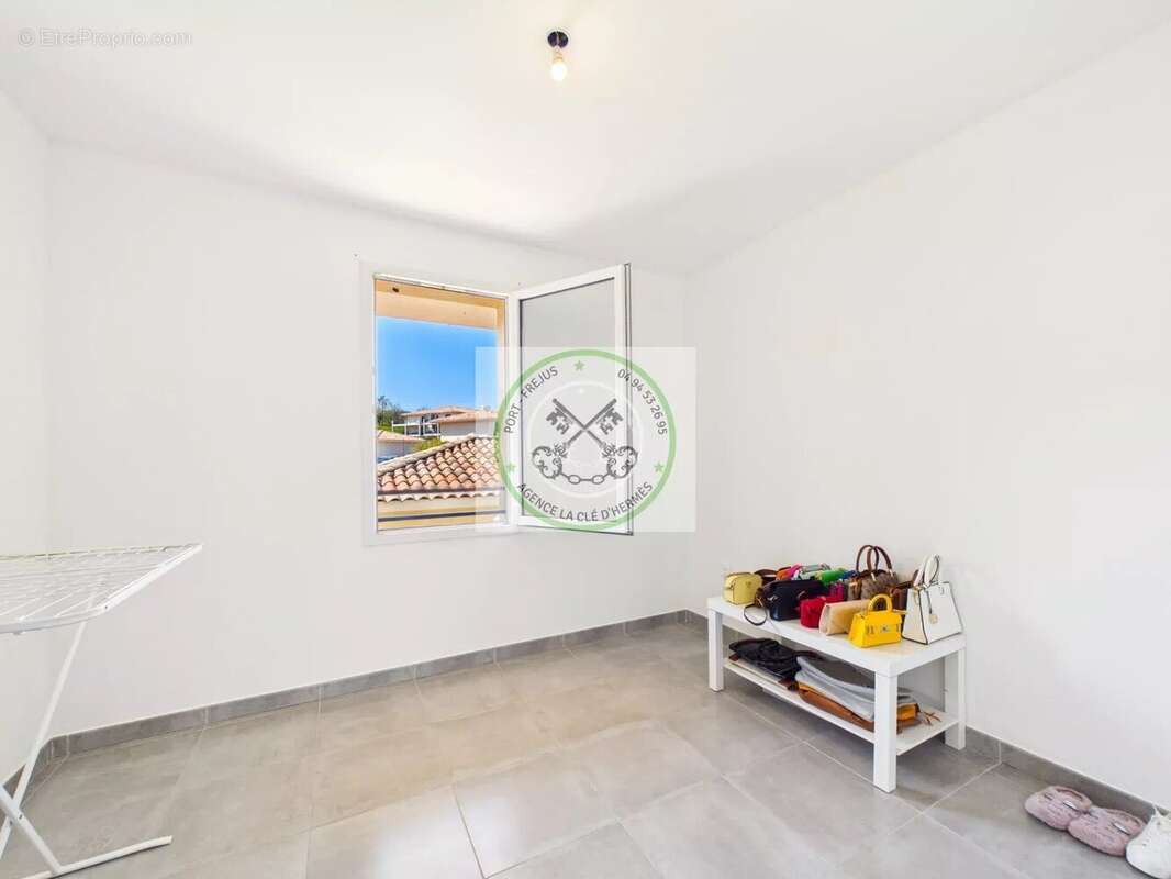 Maison à ROQUEBRUNE-SUR-ARGENS