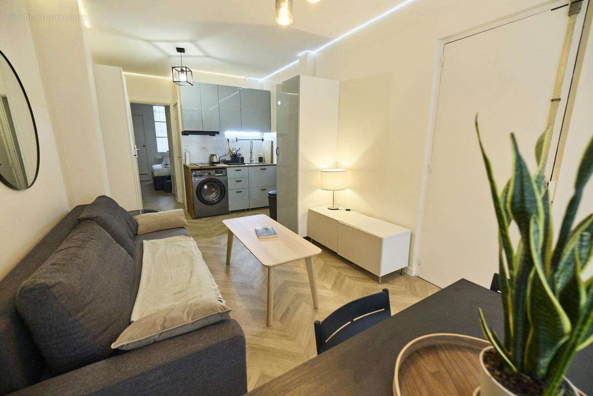 Appartement à PARIS-17E