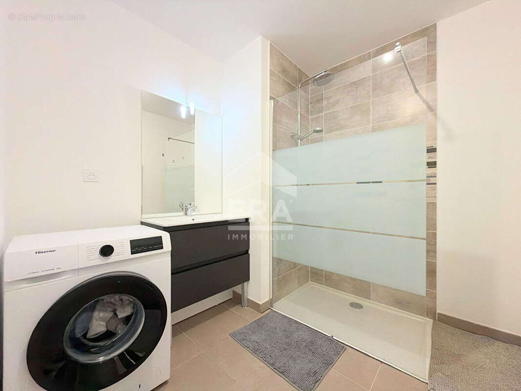 Appartement à SENAS