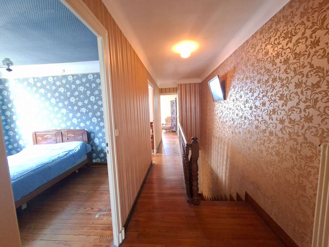 Grande maison de 130 m2 avec garage, dépendance et vastes abris sur jardin clos   Lagor (64170) - photo 7