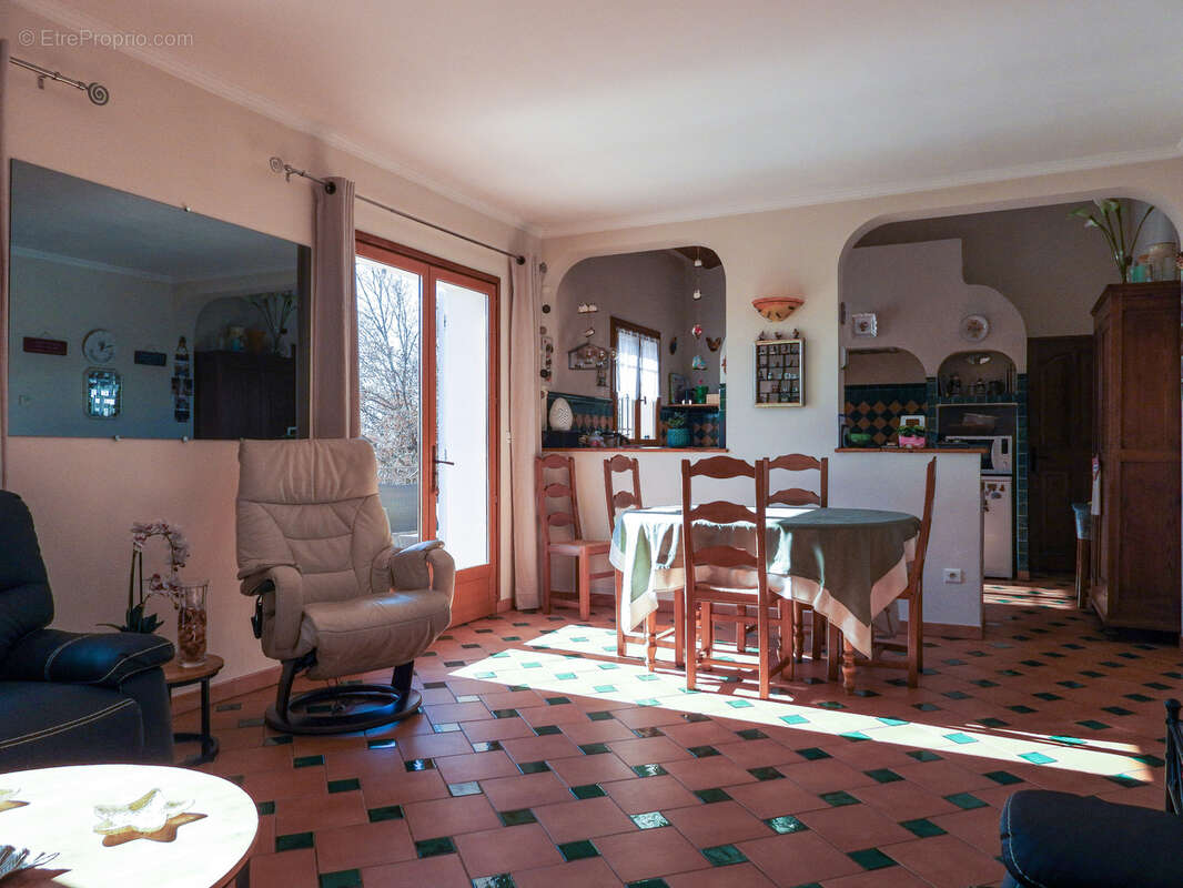 Maison à ENTRECASTEAUX