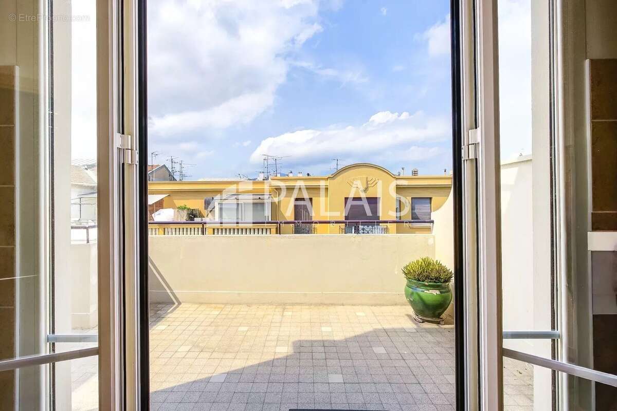 Nice Libération, 2 pièces + terrasse 13m2  étage élévé - photo 13