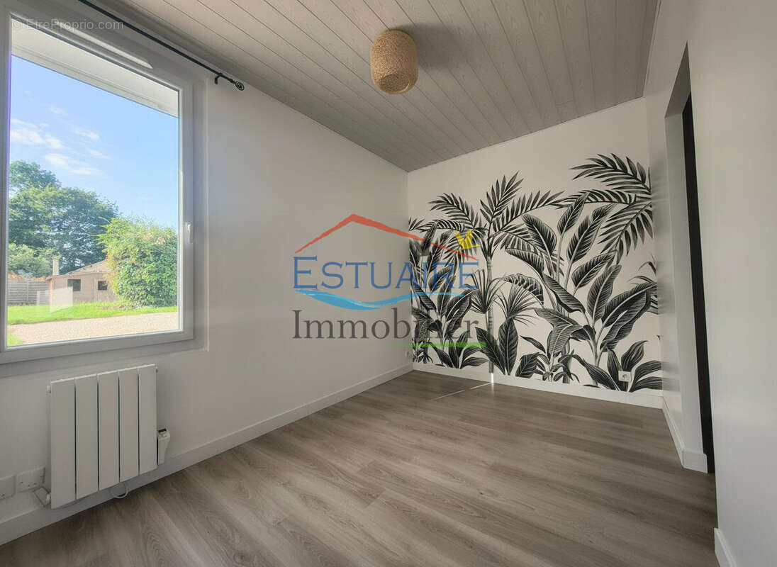 chambre 1 avec dressing RDC - Maison à PONTCHATEAU