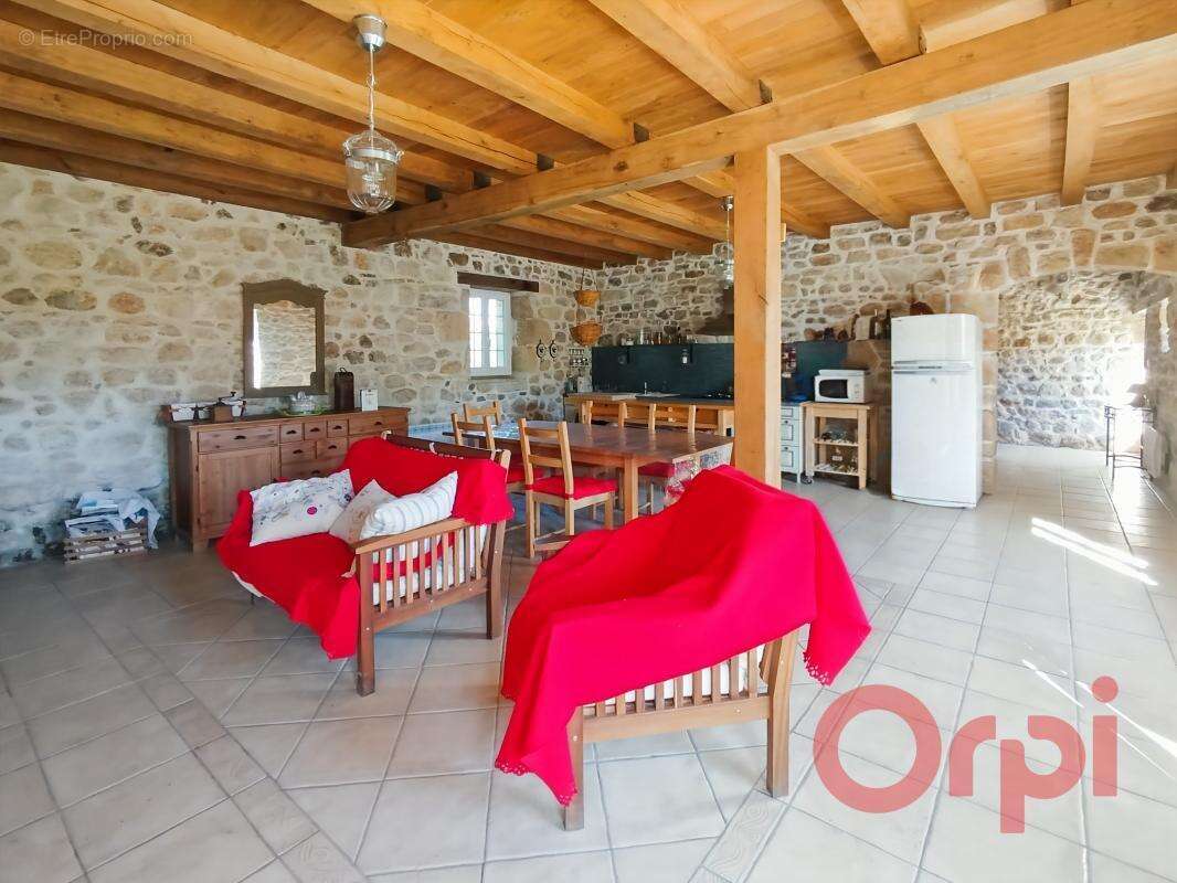 À vendre – Charmante maison en pierre à Couleuvre, aux portes de la forêt de Tronçais - photo 2
