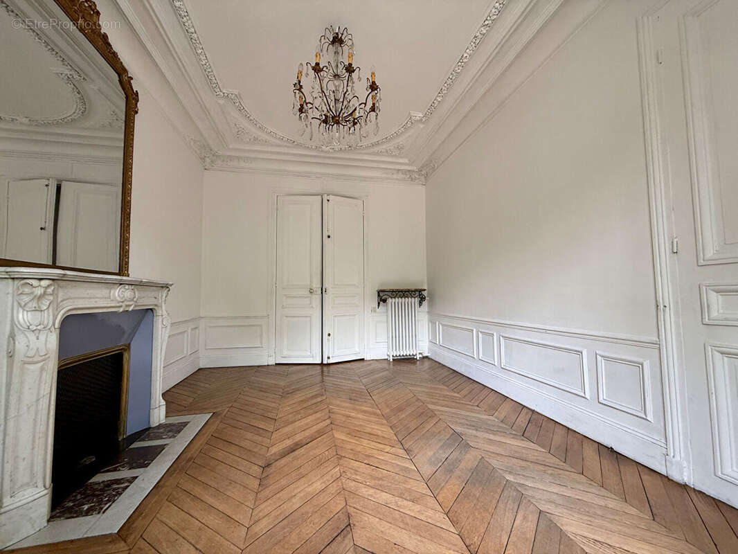 Appartement à PARIS-9E