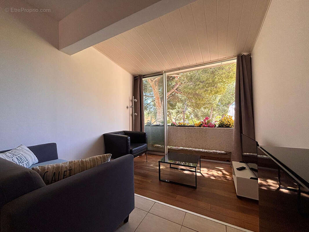 A vendre appartement t2 en duplex avec parking a la courronne - photo 2