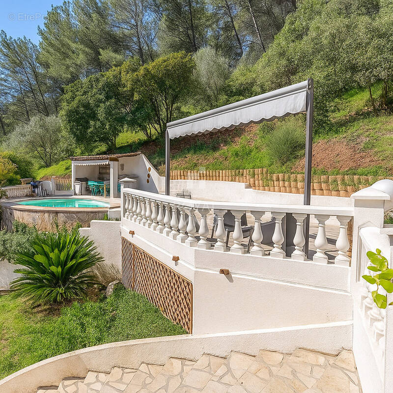 Maison à CUERS