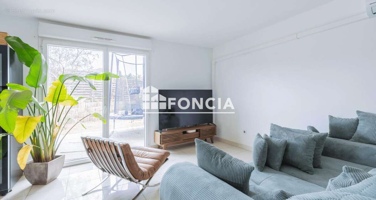 Et si votre prochain appartement vous offrait les prestations d’une maison ? Jardin, terrasses et piscine privée vous attendent - photo 6
