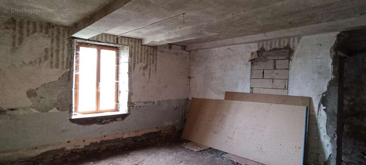 Corps de ferme 200m2  4 pièces et annexe  70300 Baudoncourt - photo 9