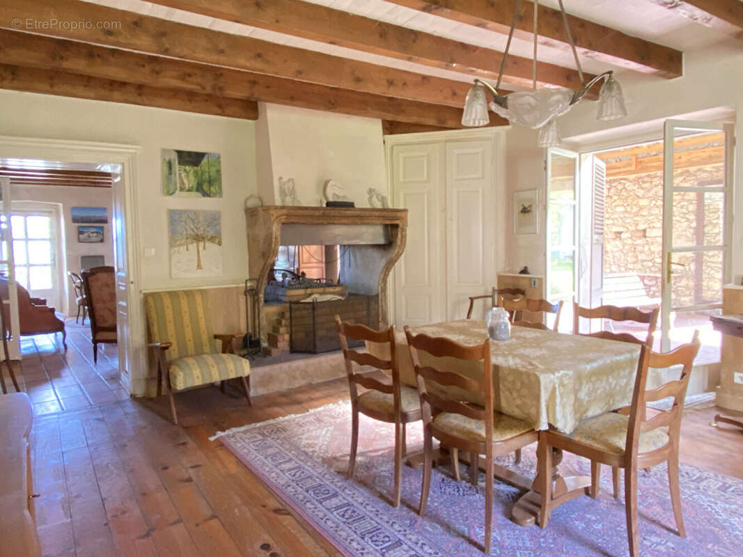 Maison à INJOUX-GENISSIAT