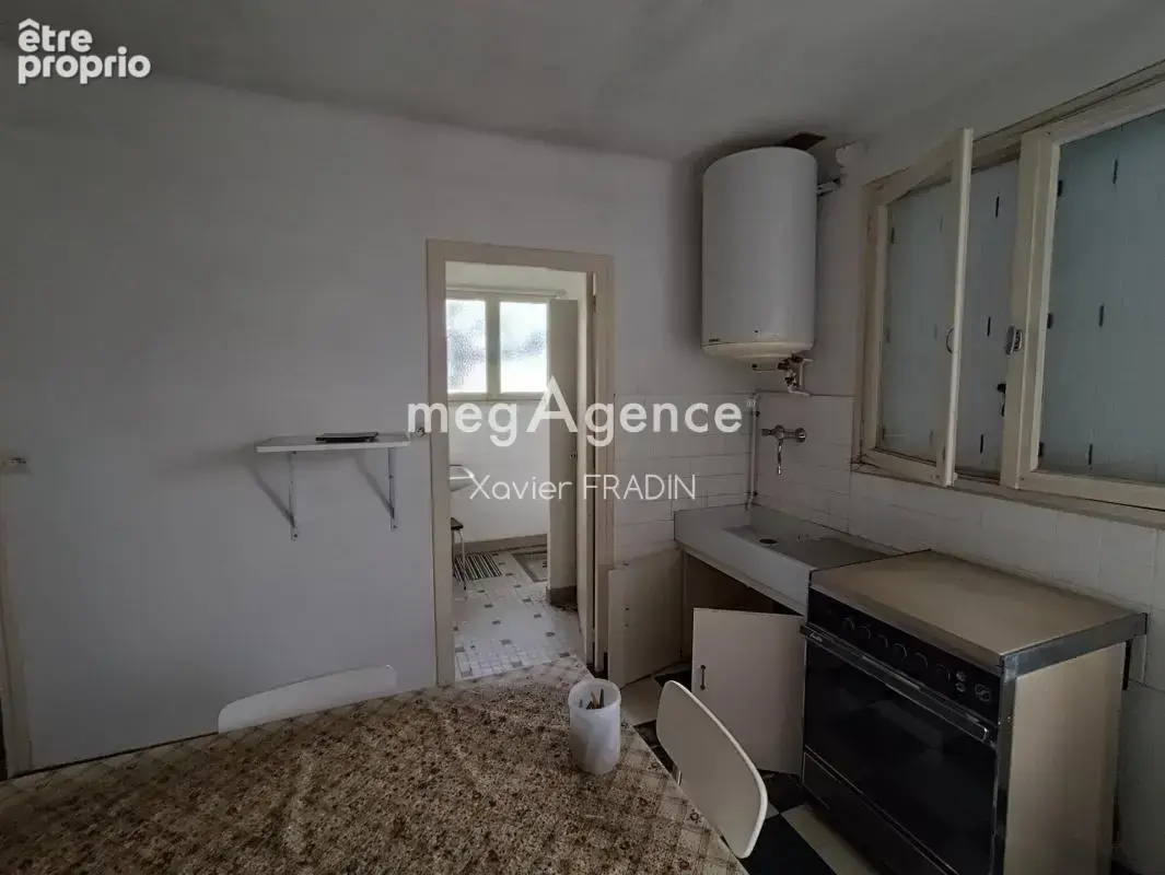 Dépendance avec studio et garage à rénover – Fort potentiel ! - photo 1