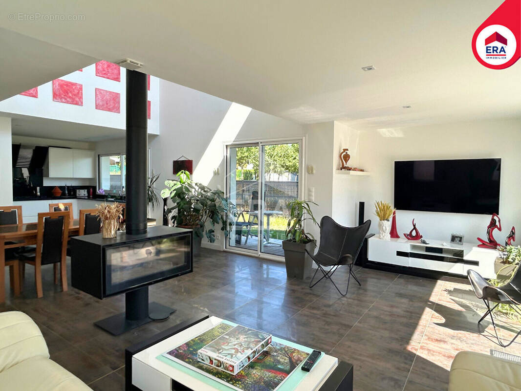 Maison à MONTGERMONT