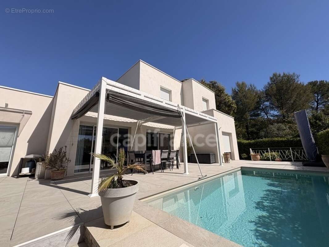Villa d'exception à vendre 5 pièces avec piscine, jardin, terrasse et garage (34160) - photo 13