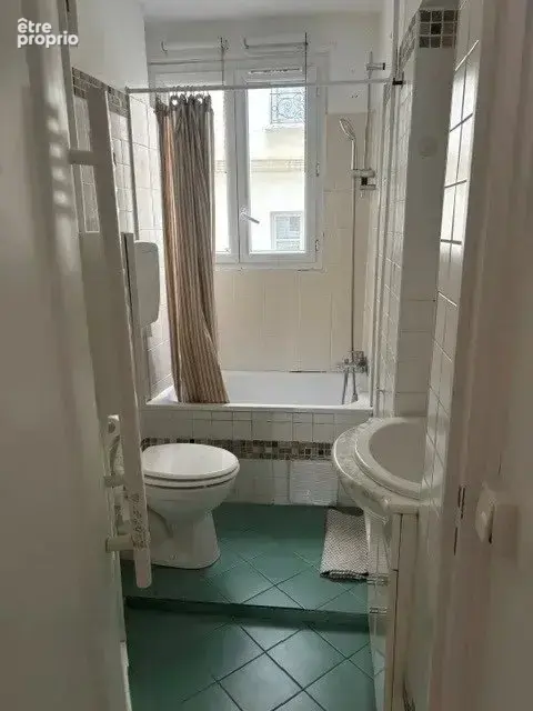 Paris 18ème, rue  Feutrier Appartement T3, 60m² - photo 8