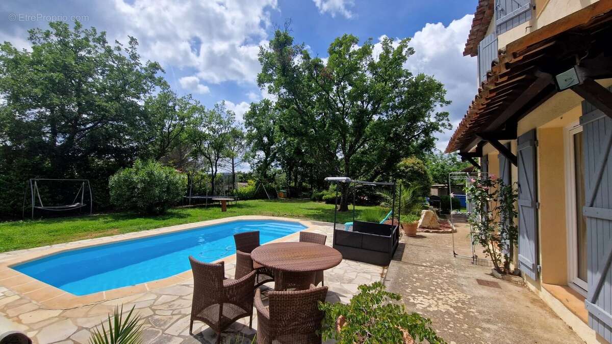 Maison à SAINT-CEZAIRE-SUR-SIAGNE