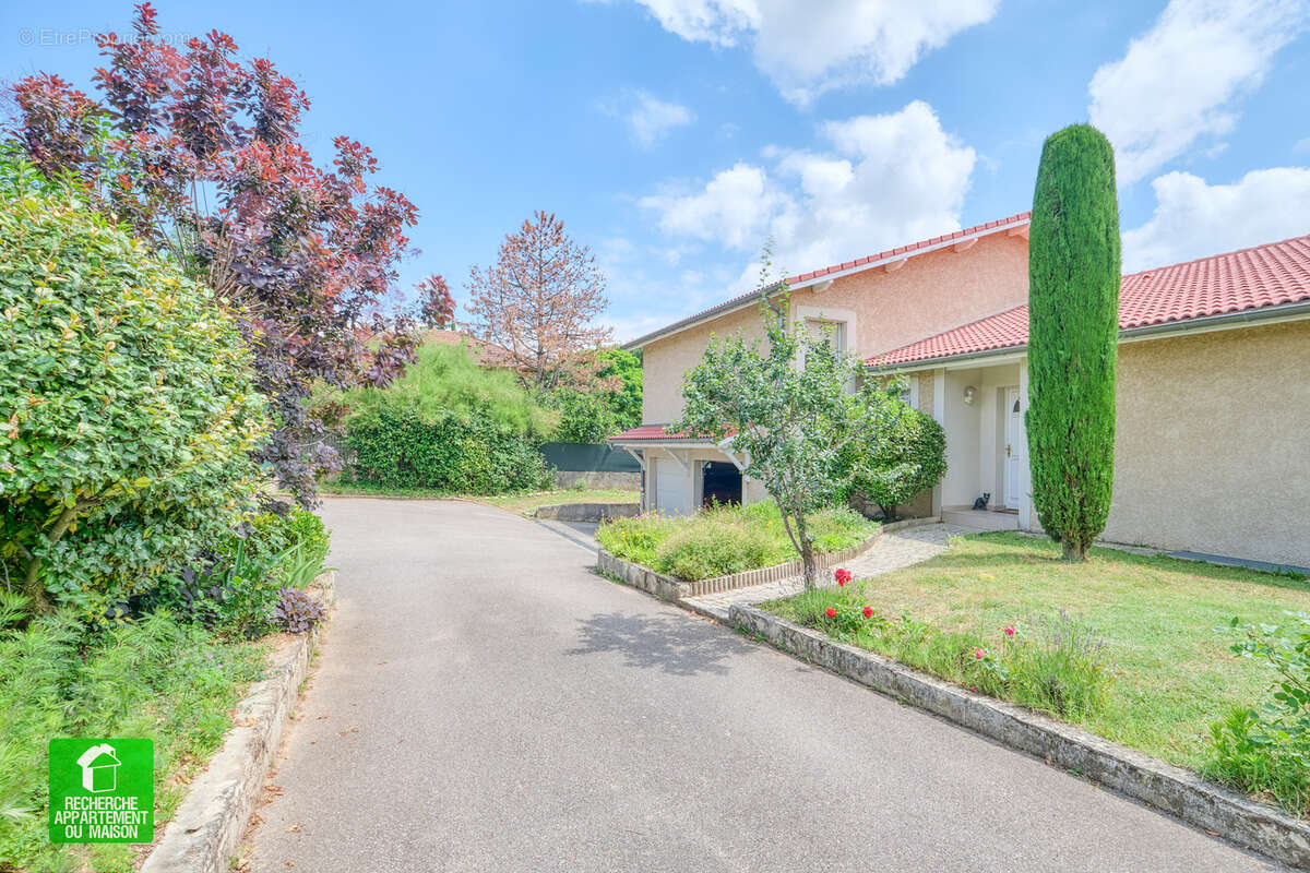 Maison à GREZIEU-LA-VARENNE