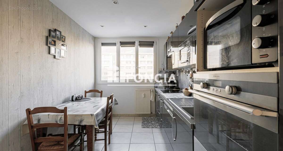 Appartement à LE PONT-DE-CLAIX