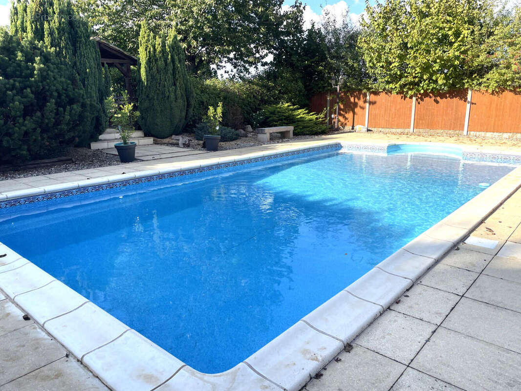 PISCINE - Maison à LORIGNE