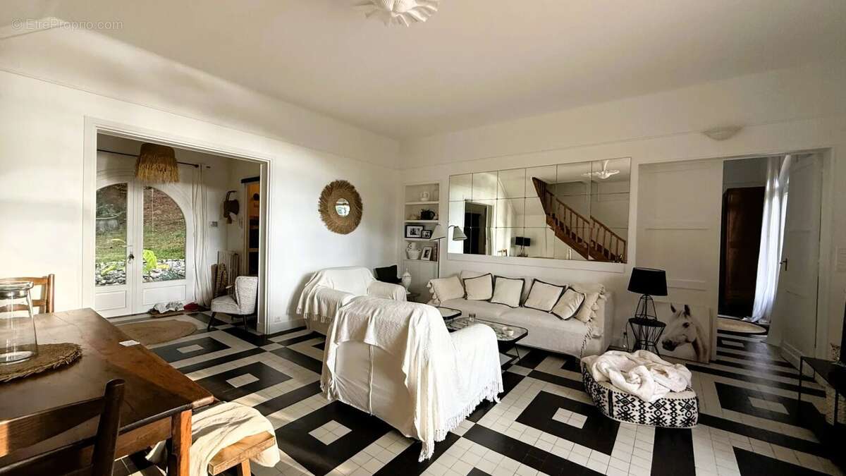 Maison à VAUX-SUR-MER