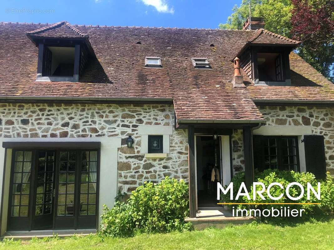 Maison à LA CELLE-DUNOISE