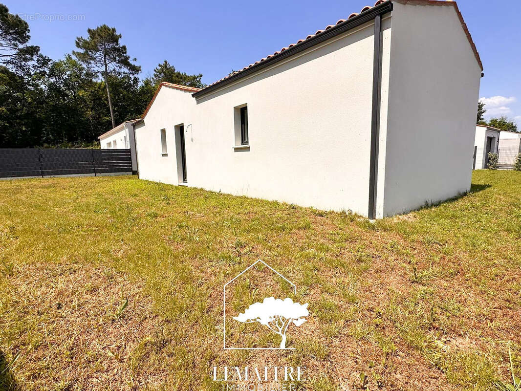 Maison à LES MATHES