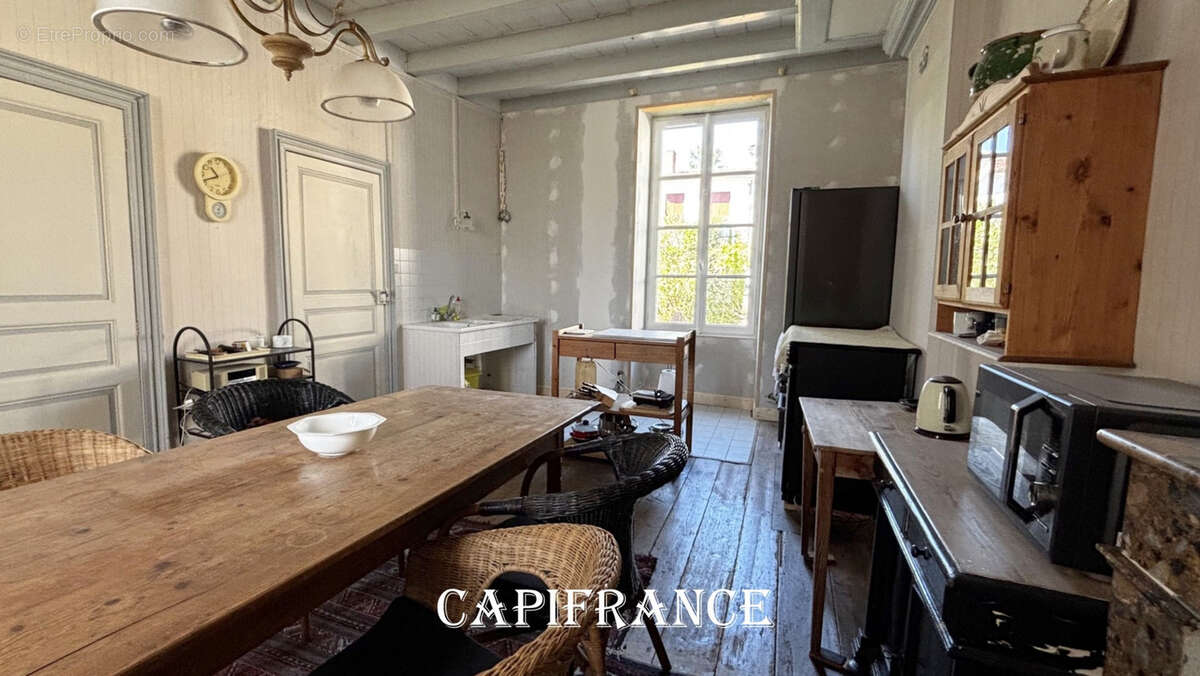Maison bourgeoise avec charme et cachet - 5 pièces - 135 m² -  PORT D'ENVAUX (17) - 365.800 € - photo 7