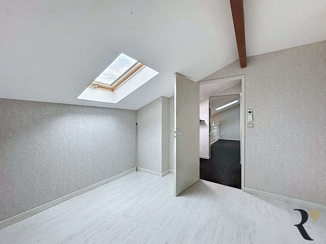 Appartement Duplex T4, 85m² dernier étage, Guilheméry - photo 12