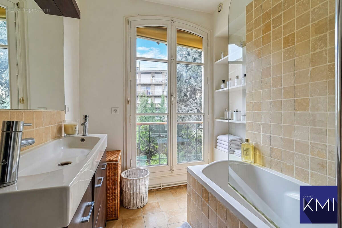 Appartement à PARIS-14E