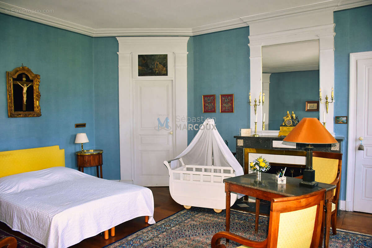 Maison à SURY-LE-COMTAL