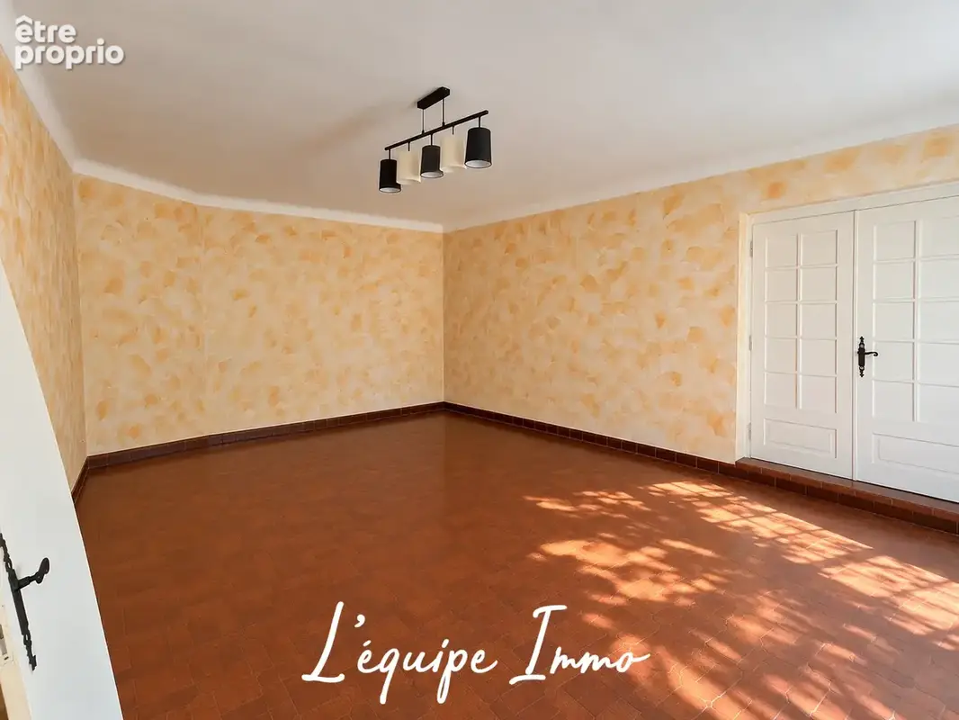 Une maison atypique aux multiples possibilités - photo 8