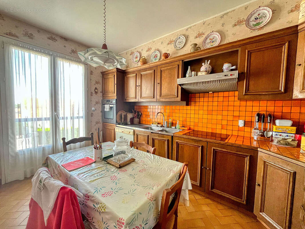 ROYAN - À seulement 800 m du marché, spacieuse maison familiale de 171 m² - photo 7