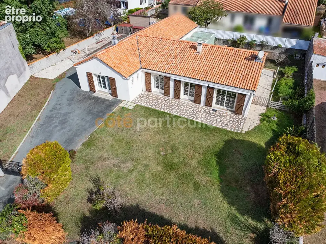 Bellevigny -- centre ville -- maison -- jardin clos -- 7 pieces -- 5 chambres -- 147 m2  -- puit independant  -- garage double - photo 16